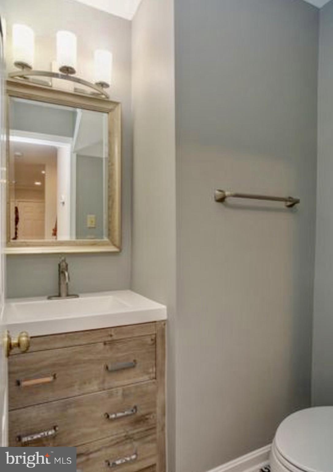 2510 FAIRFAX DRIVE 2EIII