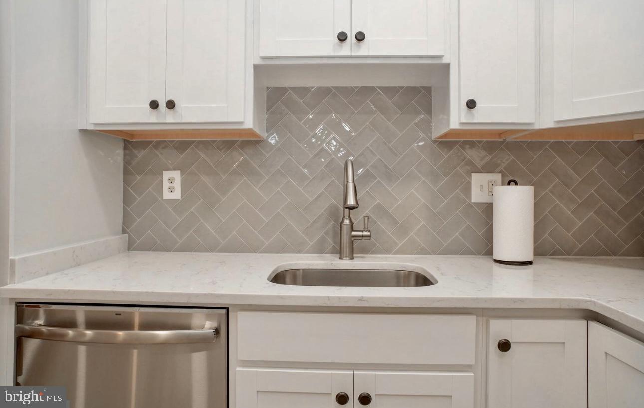 2510 FAIRFAX DRIVE 2EIII