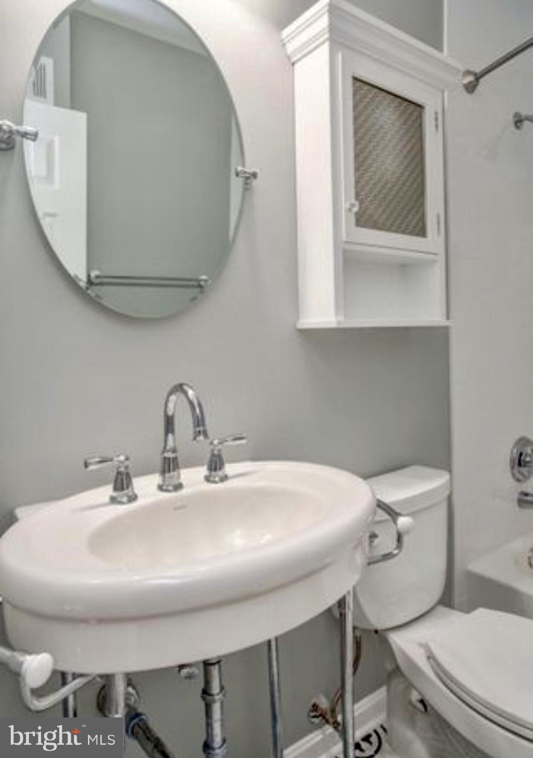 2510 FAIRFAX DRIVE 2EIII