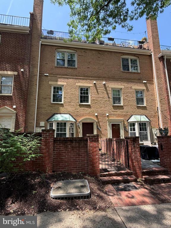 2510 FAIRFAX DRIVE 2EIII