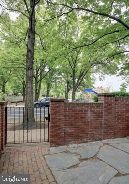 2510 FAIRFAX DRIVE 2EIII