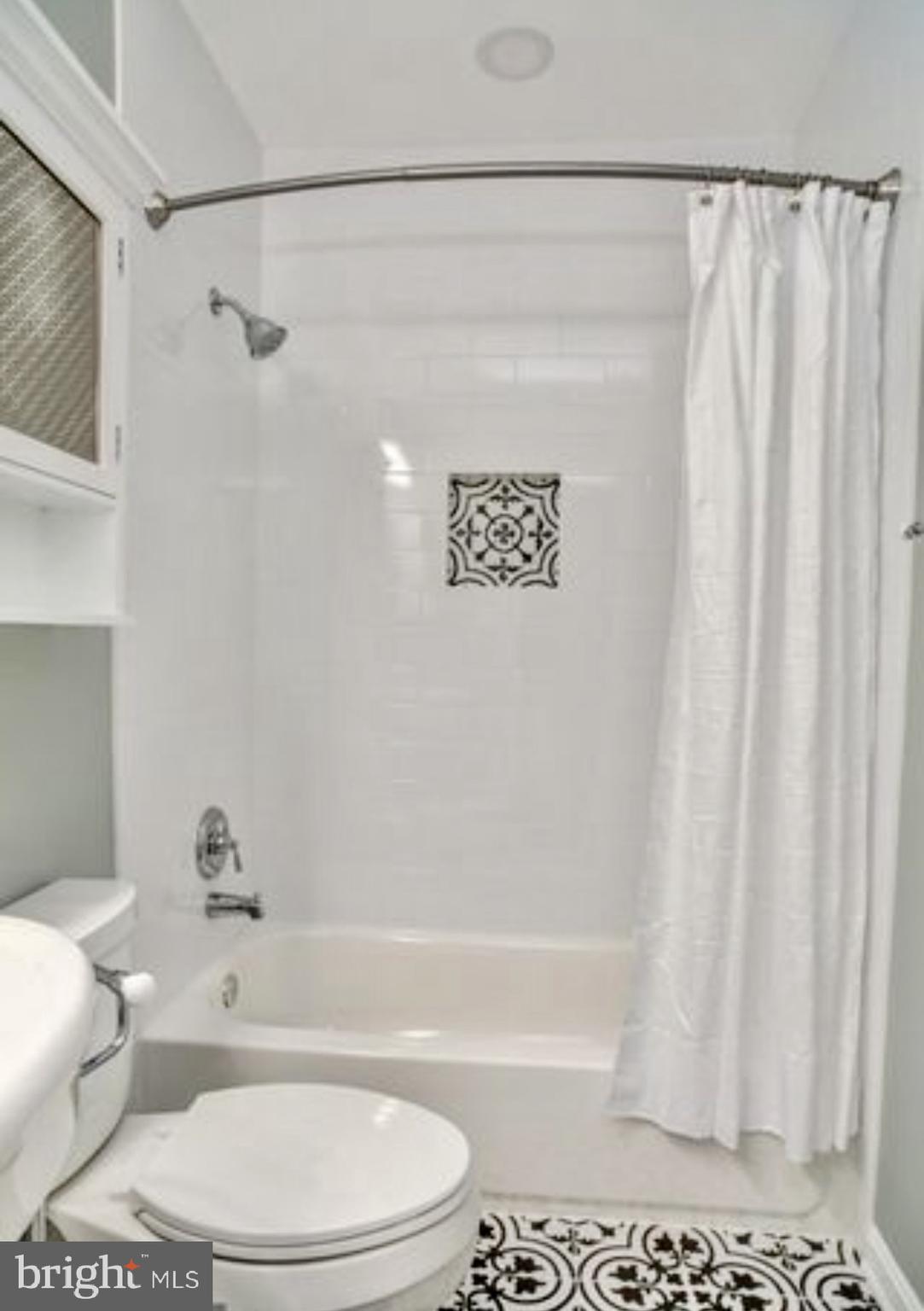 2510 FAIRFAX DRIVE 2EIII