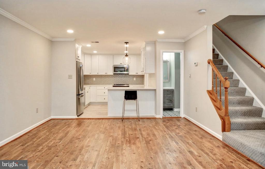 2510 FAIRFAX DRIVE 2EIII
