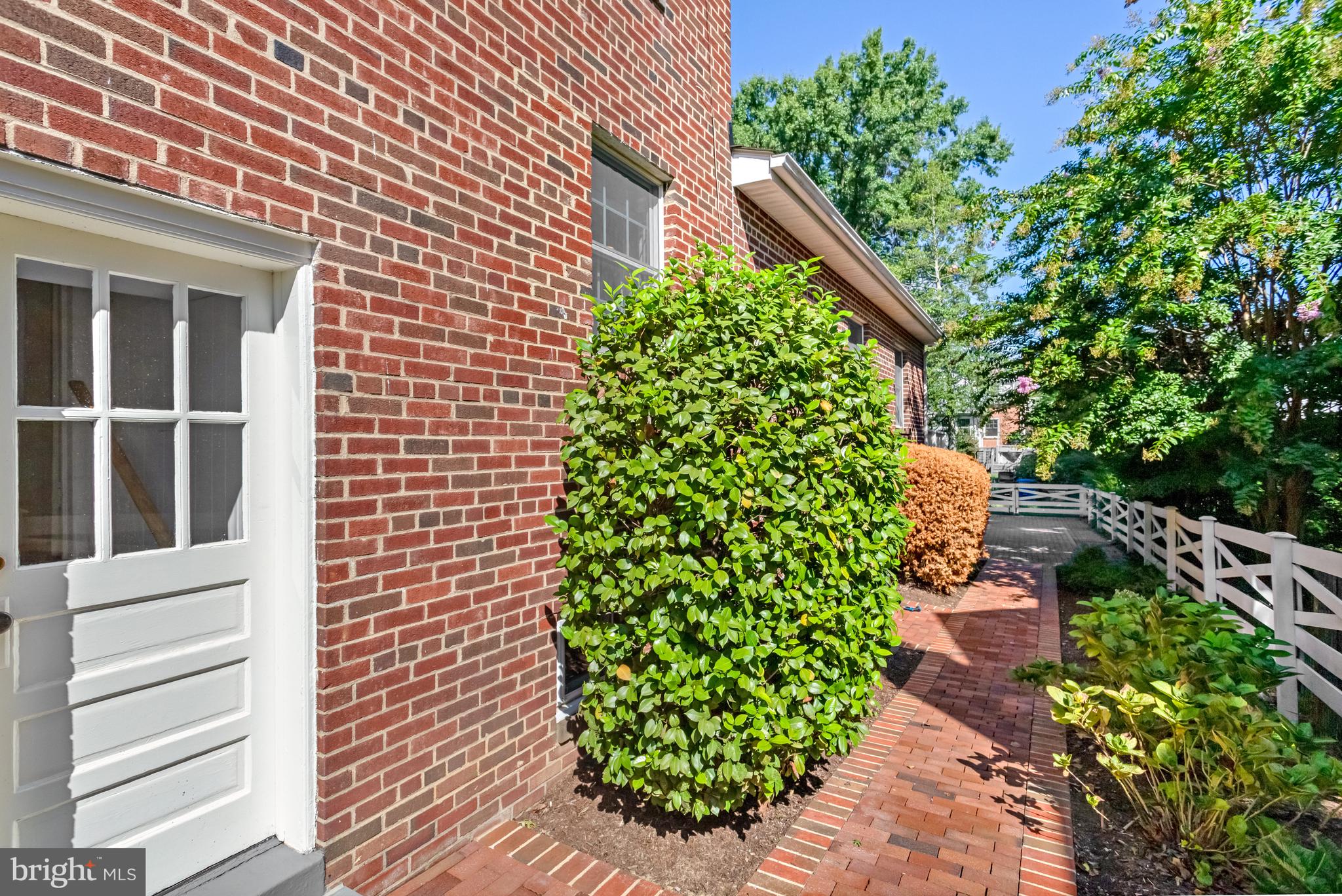 103 W ALEXANDRIA AVENUE