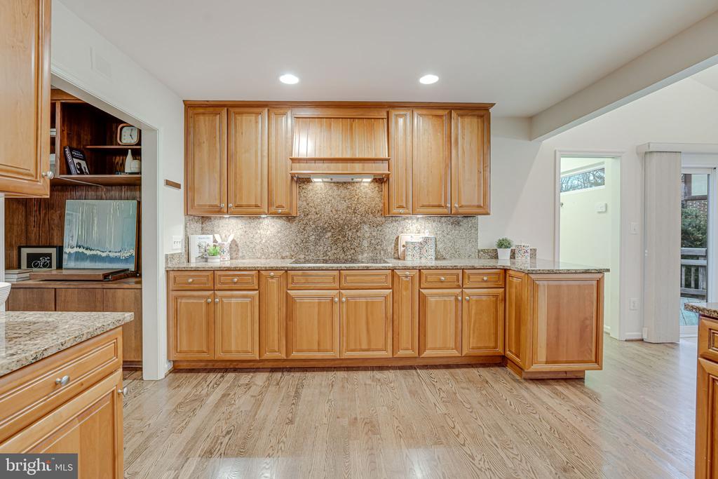 6600 Baymeadow Ct