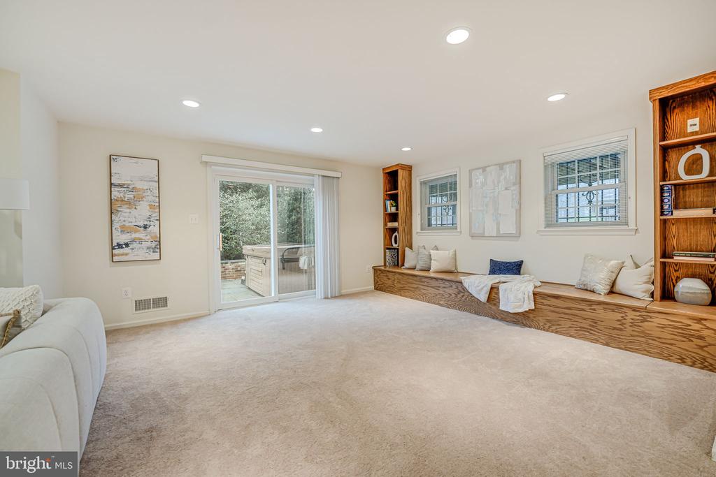 6600 Baymeadow Ct