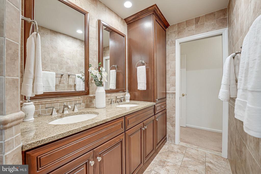6600 Baymeadow Ct