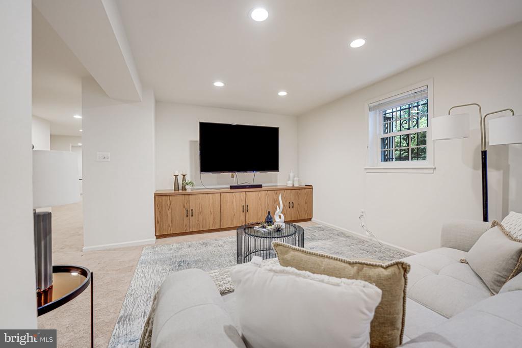 6600 Baymeadow Ct