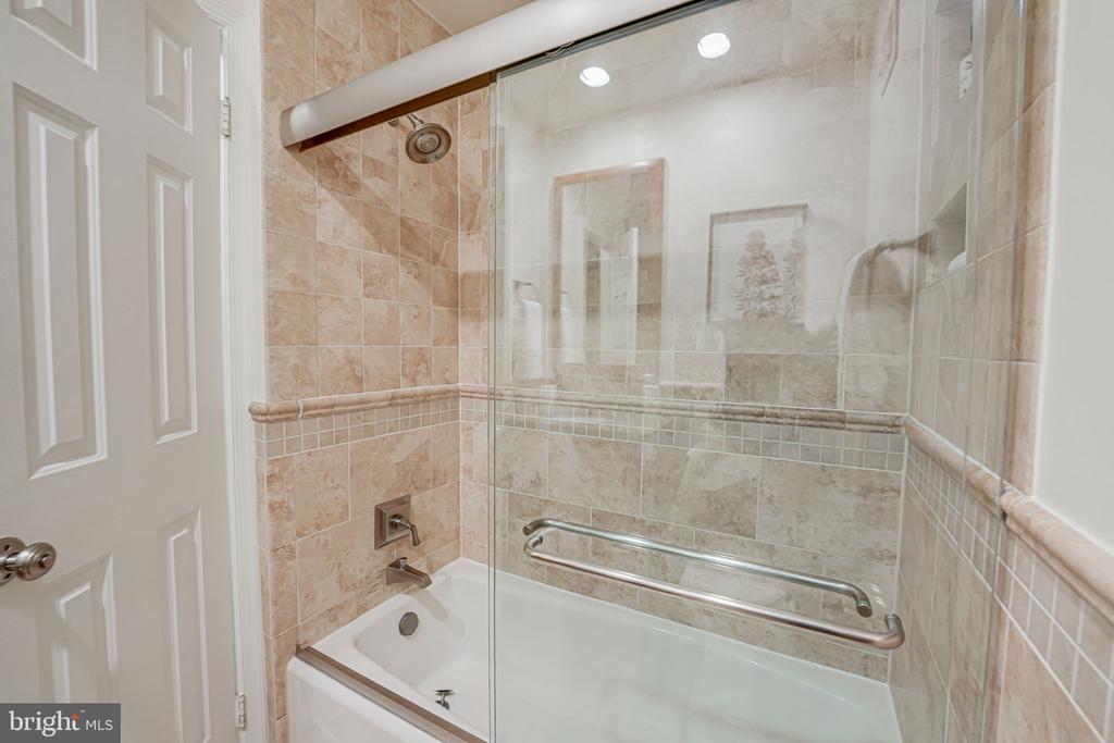 6600 Baymeadow Ct