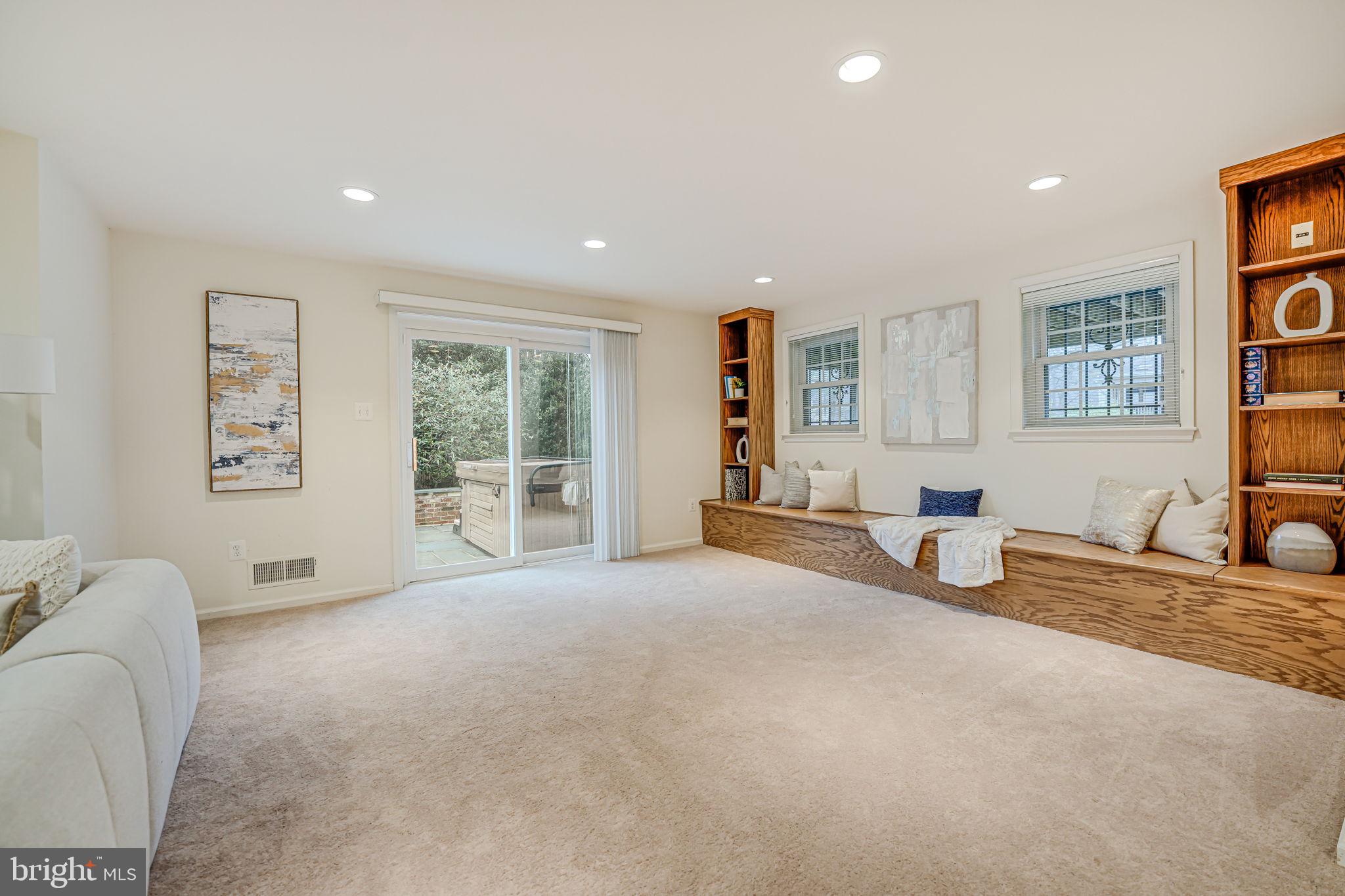 6600 Baymeadow Ct