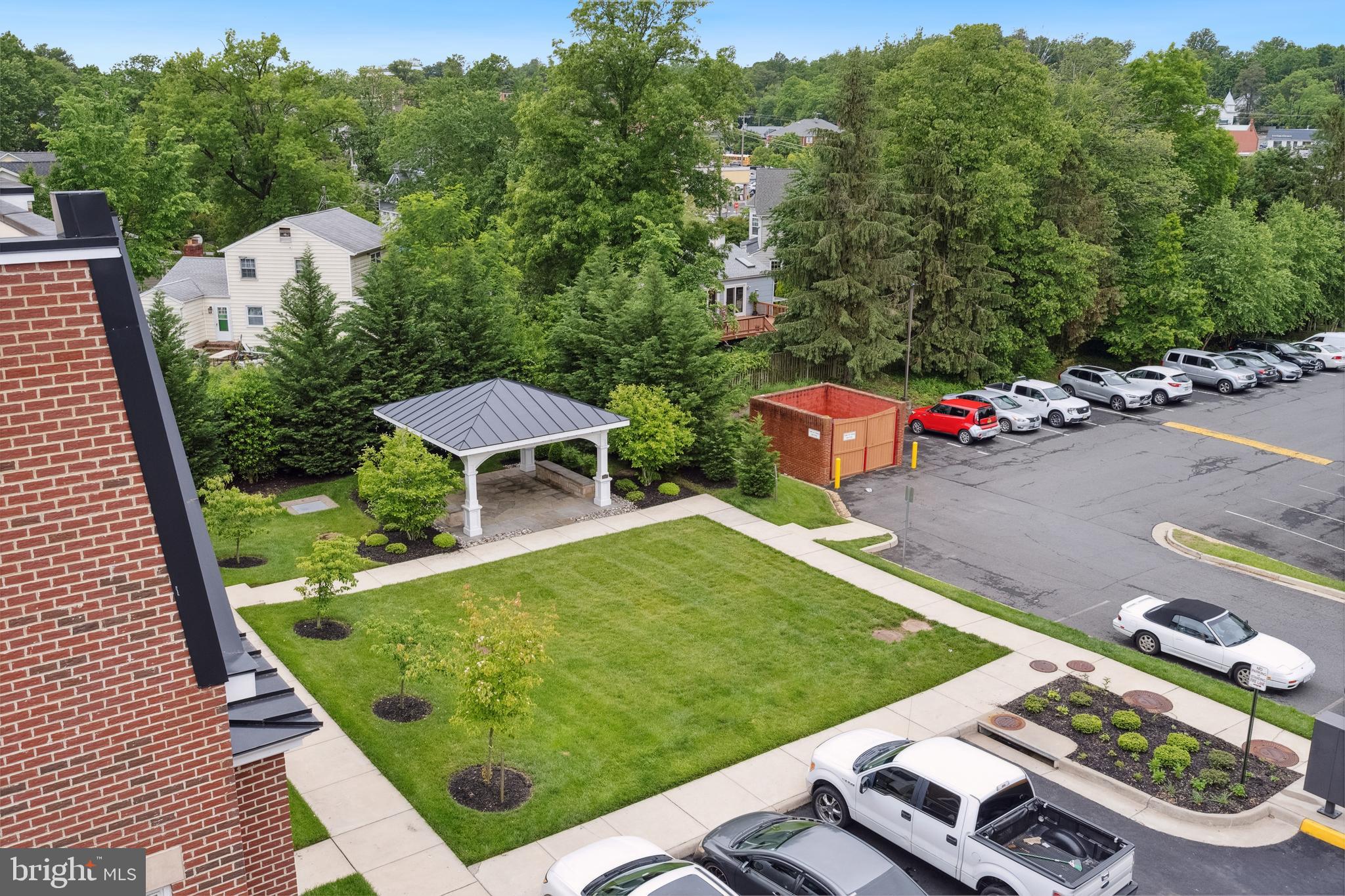 141 CENTER STREET S 6