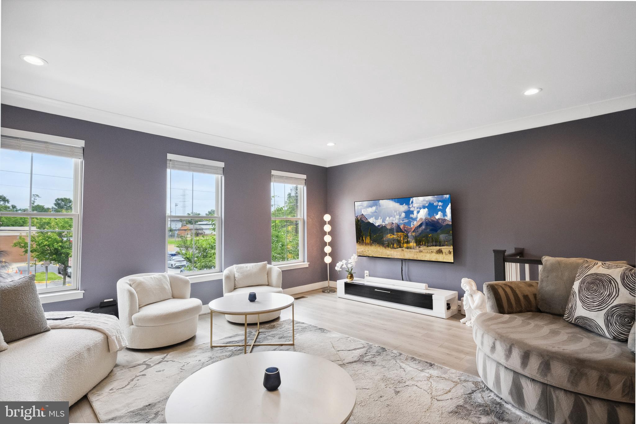 141 CENTER STREET S 6