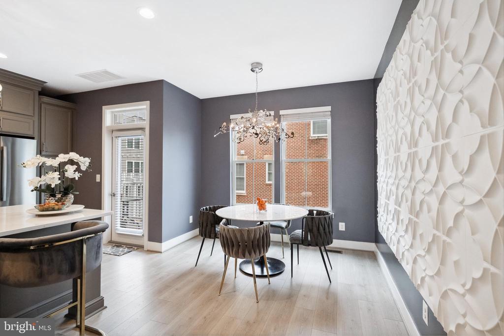 141 CENTER STREET S 6