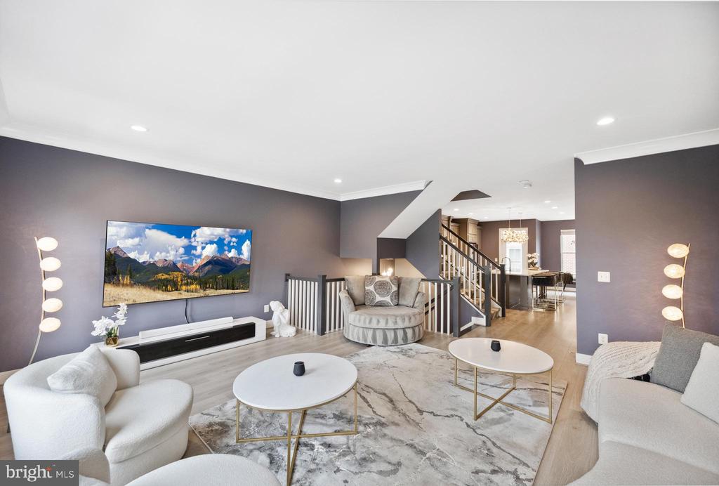 141 CENTER STREET S 6