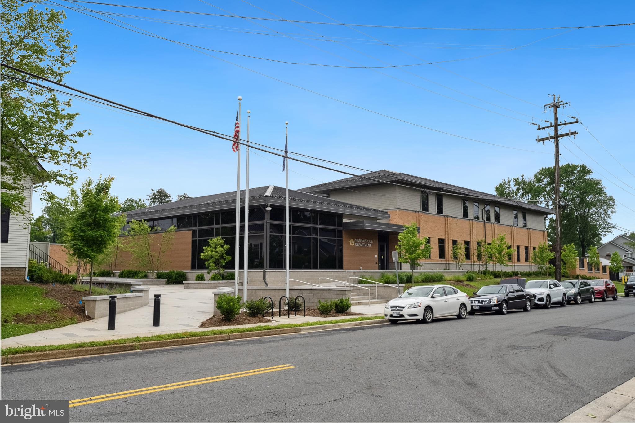 141 CENTER STREET S 6