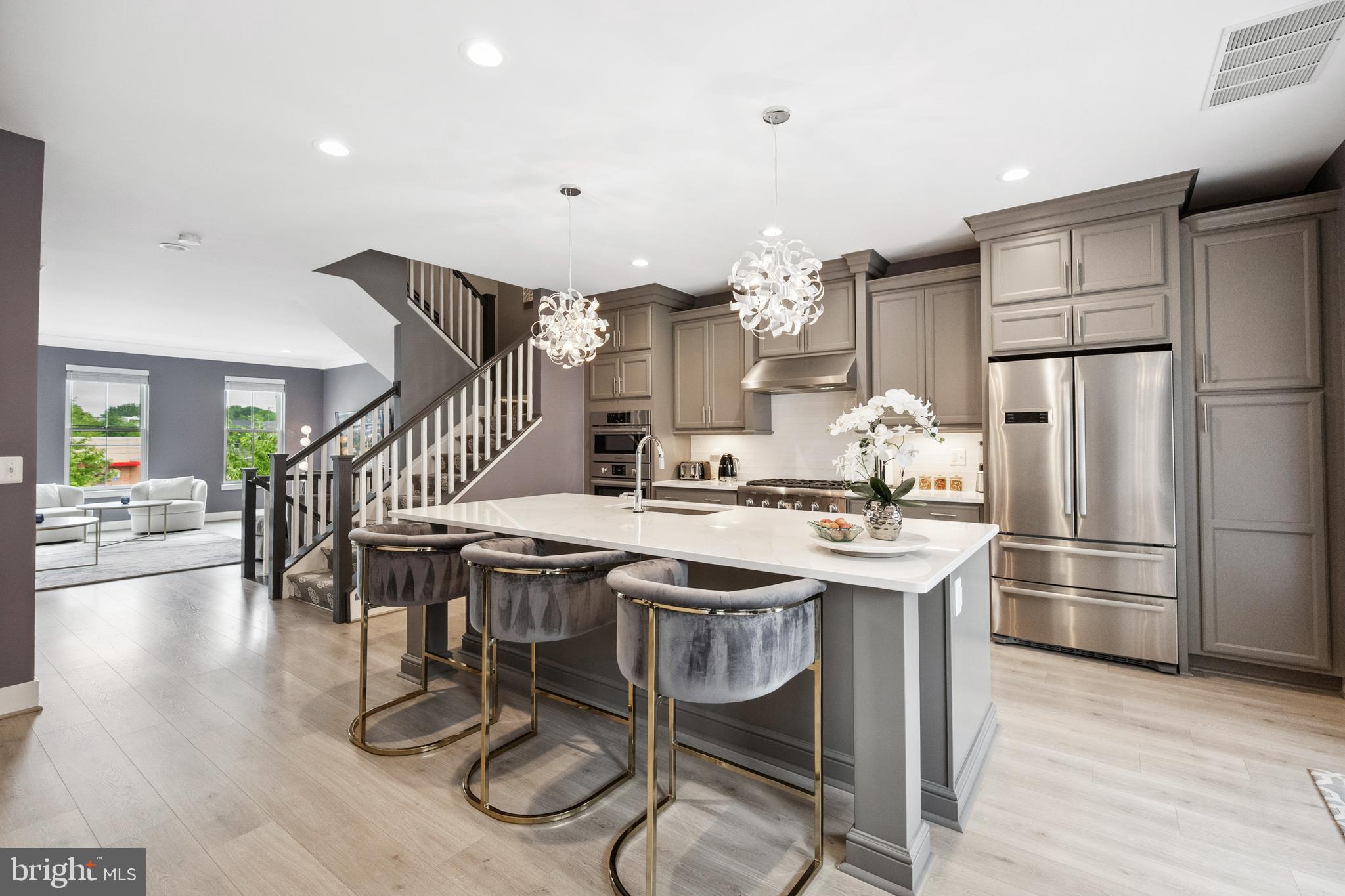 141 CENTER STREET S 6