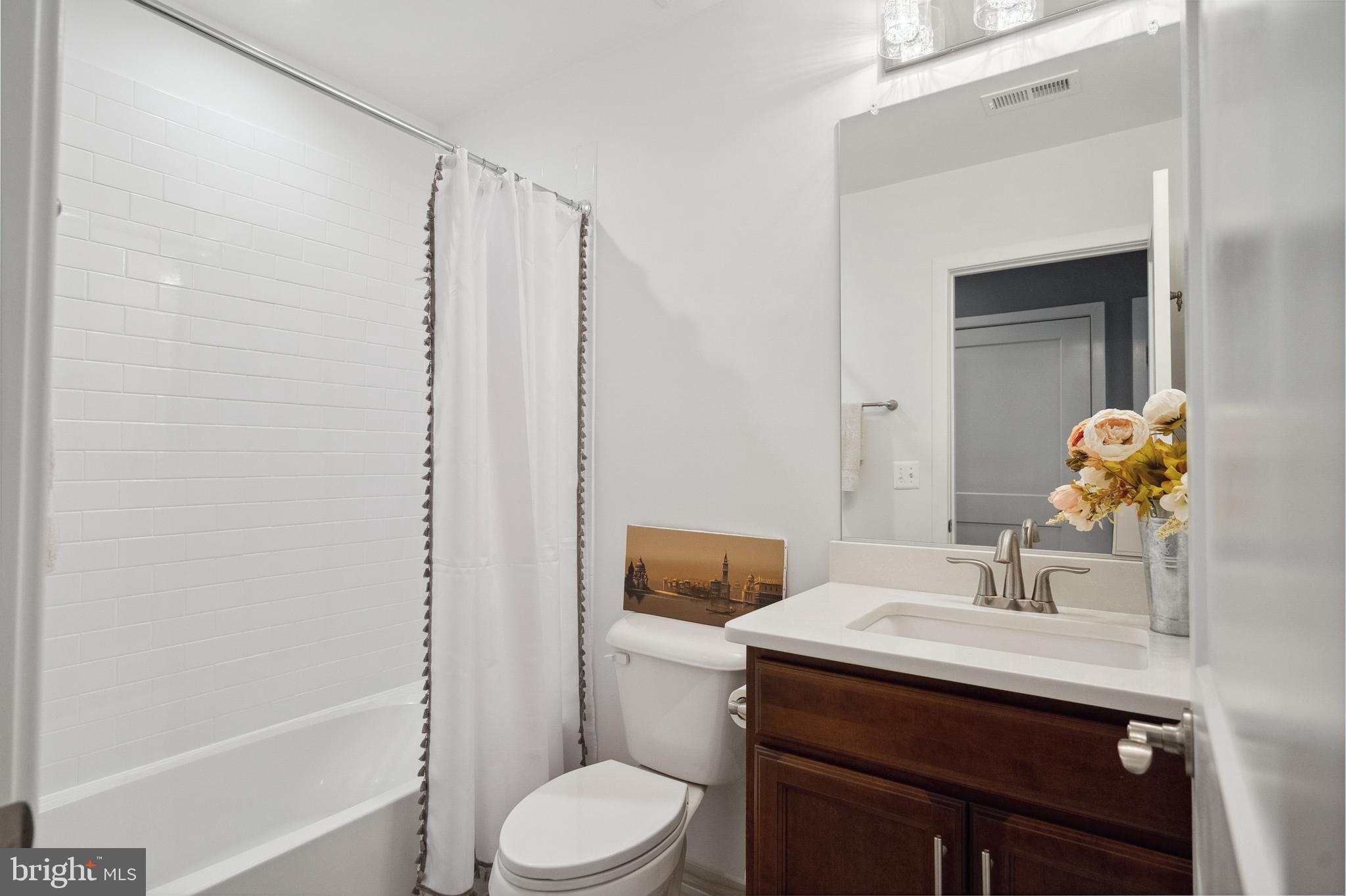 141 CENTER STREET S 6