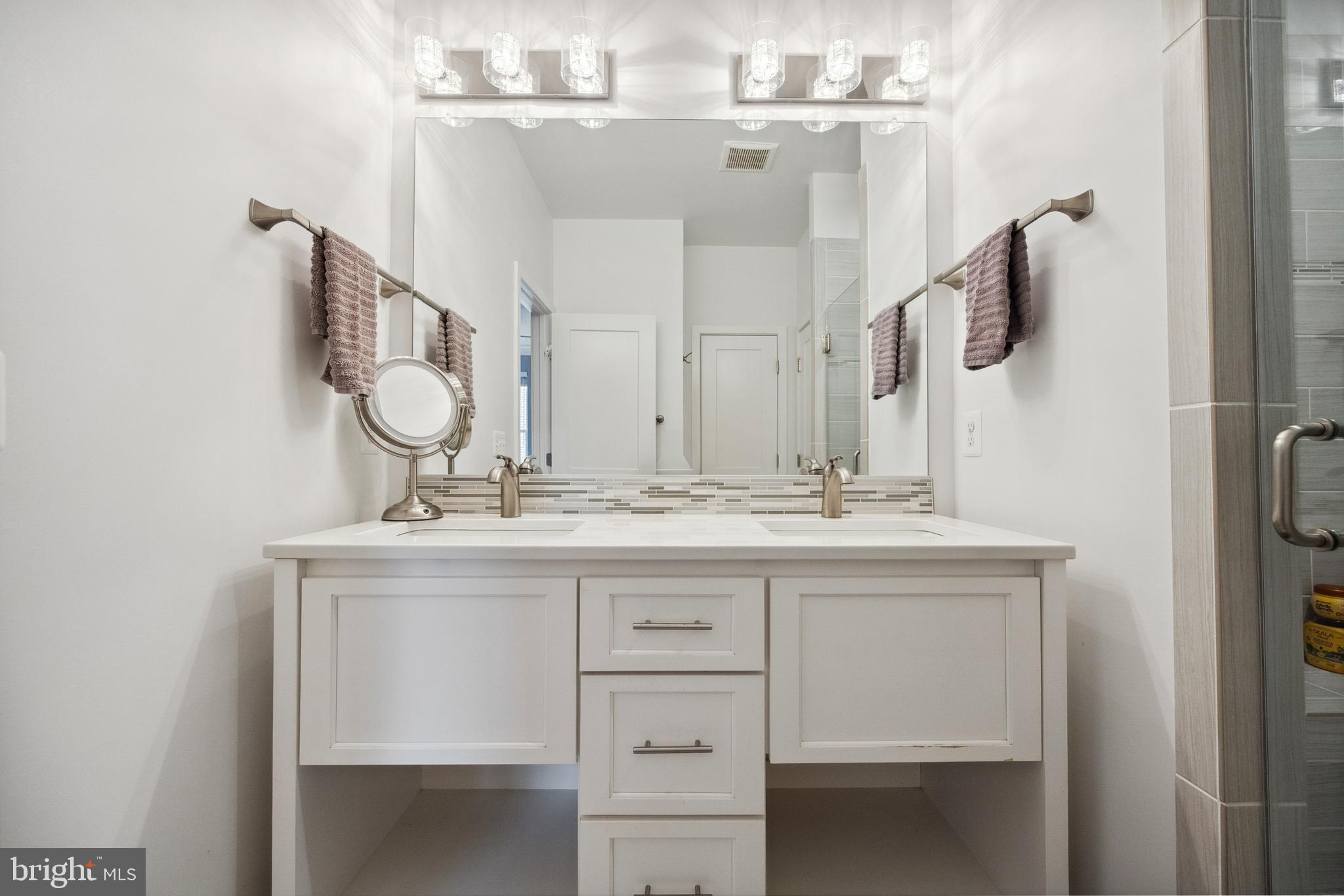 141 CENTER STREET S 6