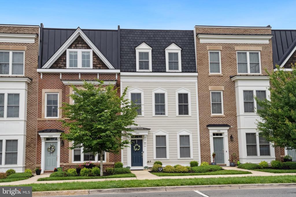141 CENTER STREET S 6