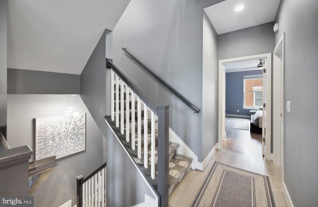 141 CENTER STREET S 6