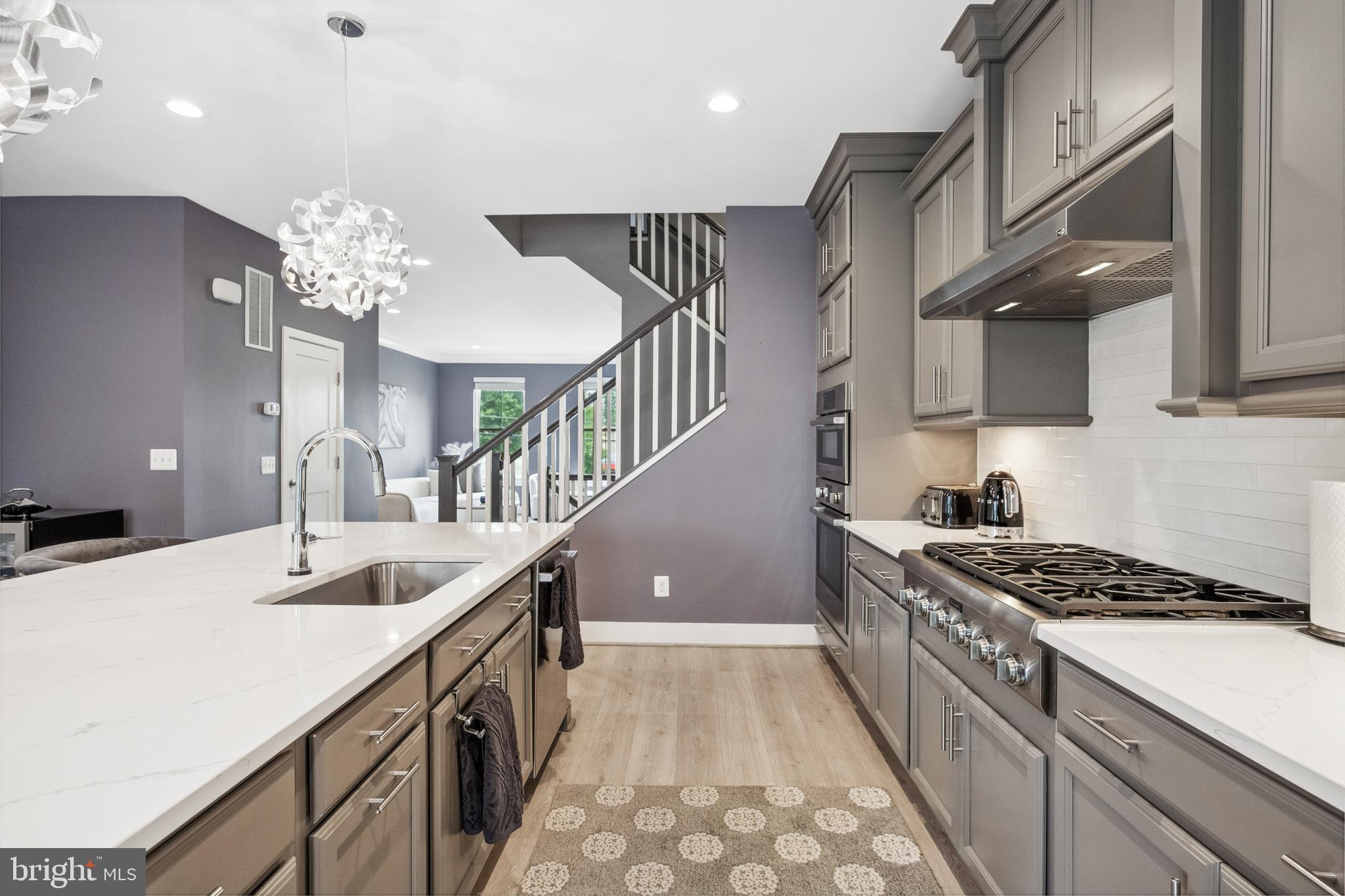 141 CENTER STREET S 6