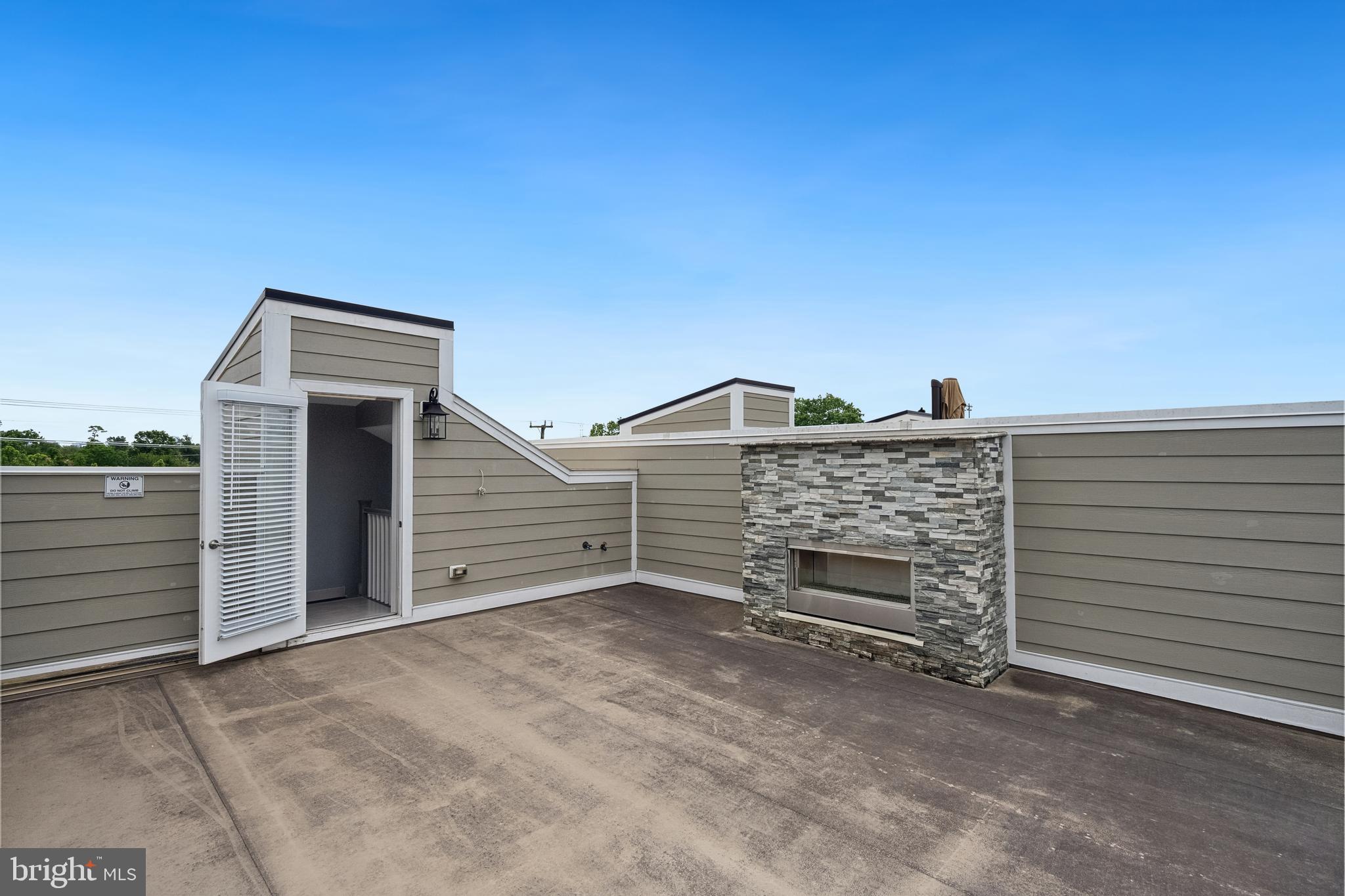 141 CENTER STREET S 6