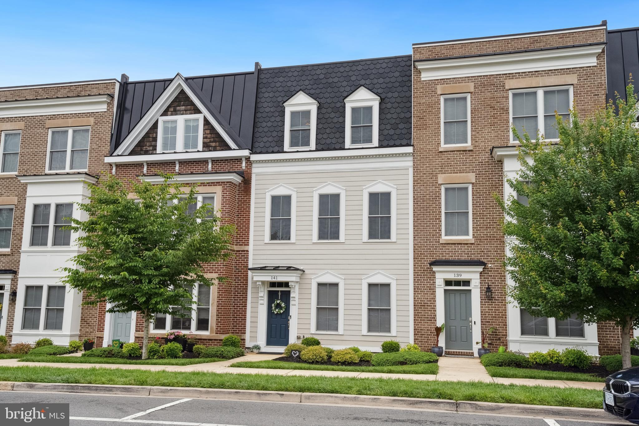 141 CENTER STREET S 6