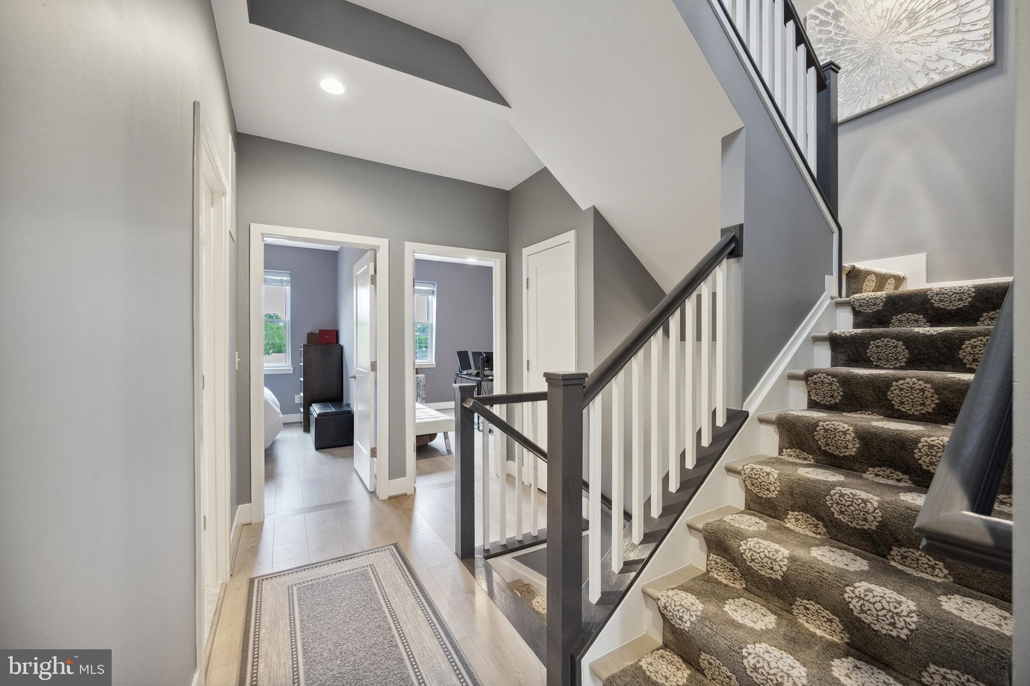 141 CENTER STREET S 6