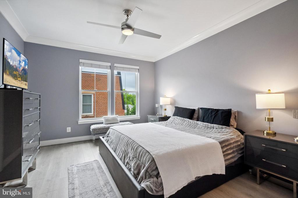 141 CENTER STREET S 6