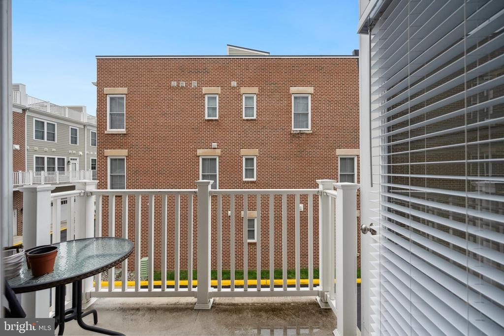 141 CENTER STREET S 6