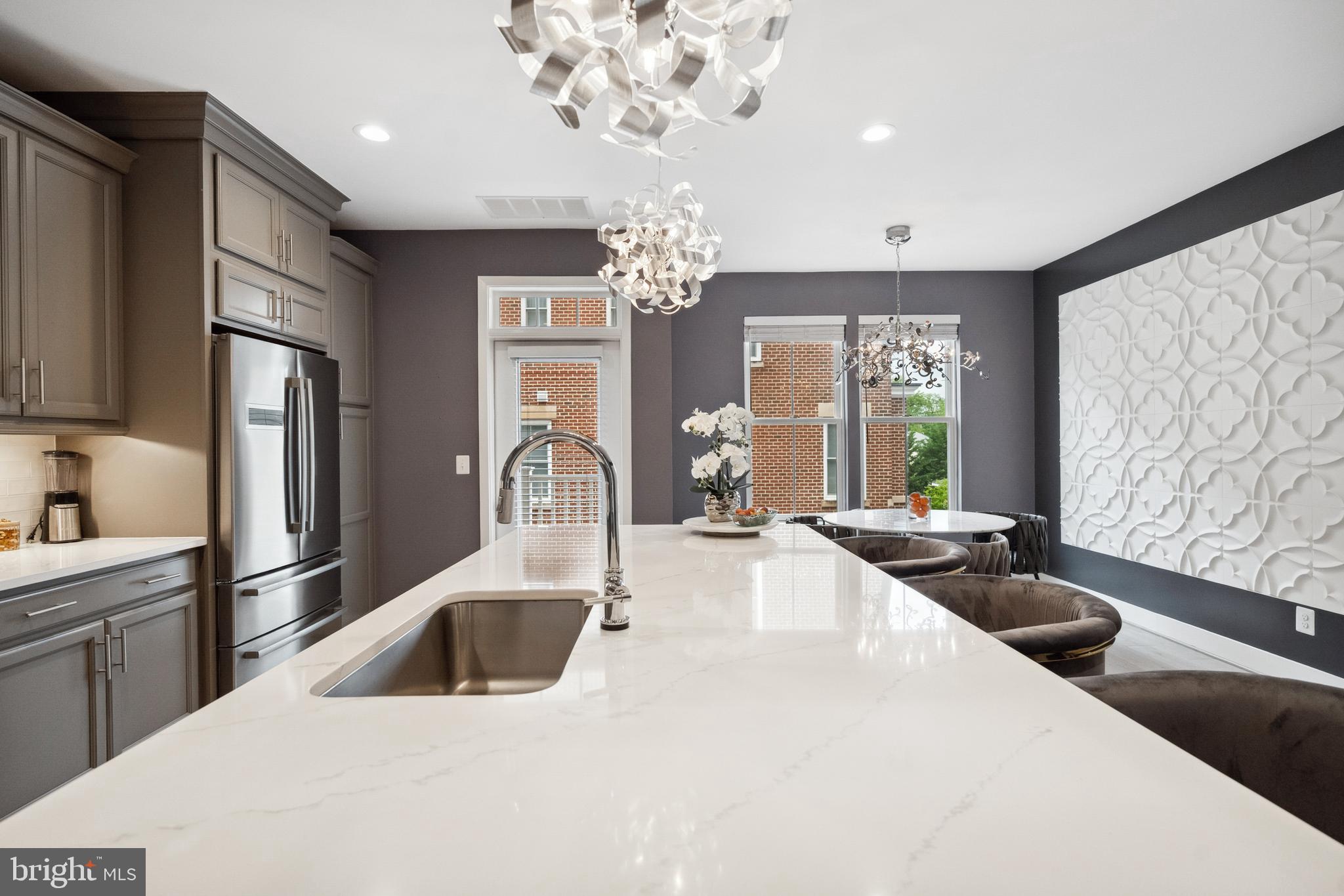 141 CENTER STREET S 6