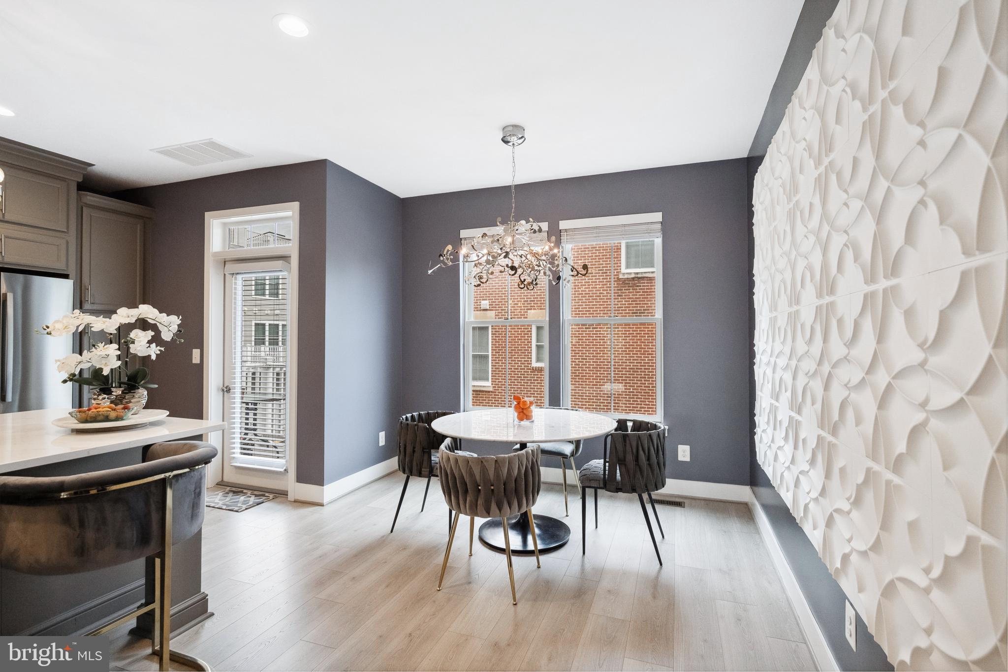 141 CENTER STREET S 6