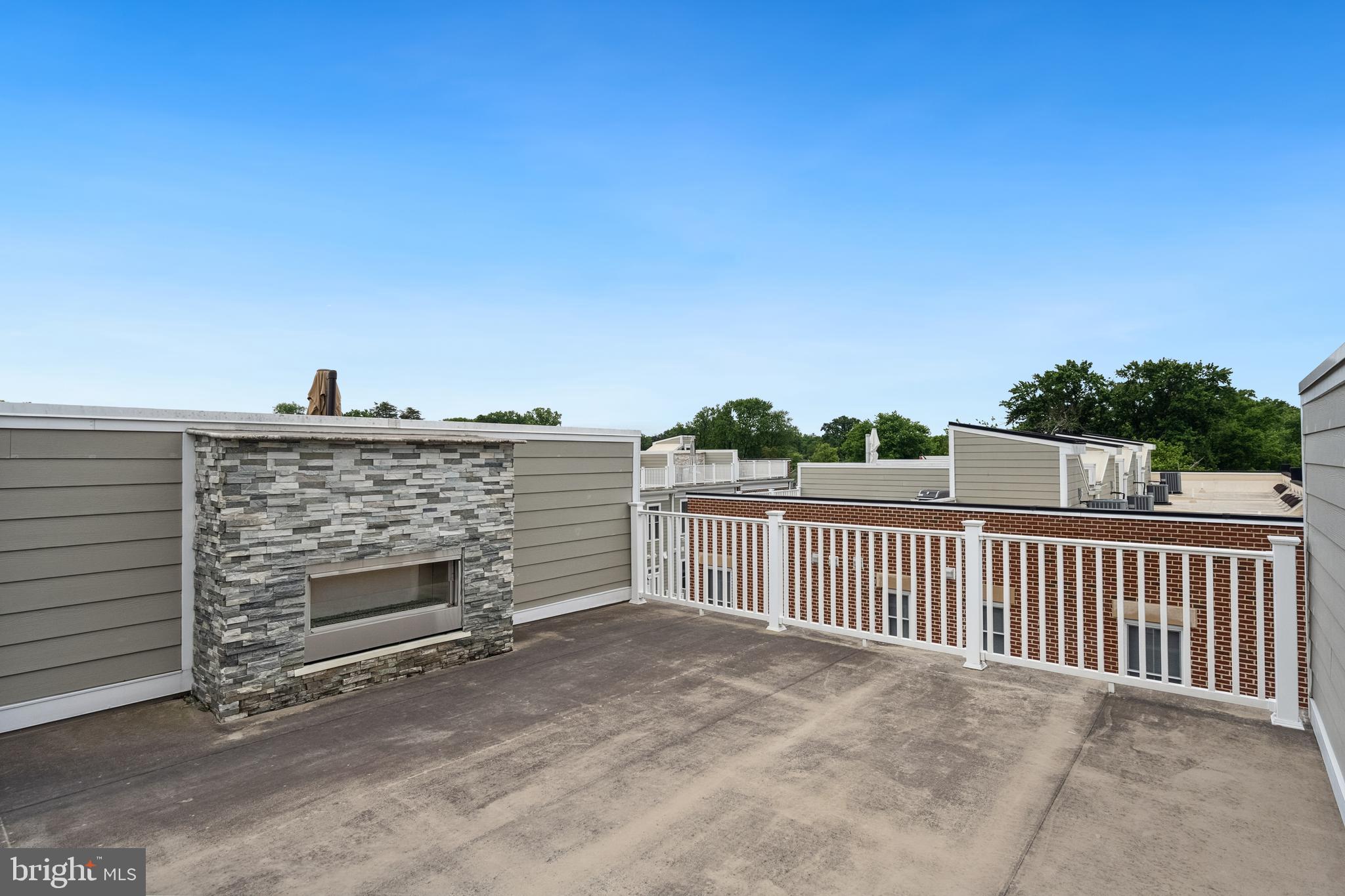 141 CENTER STREET S 6