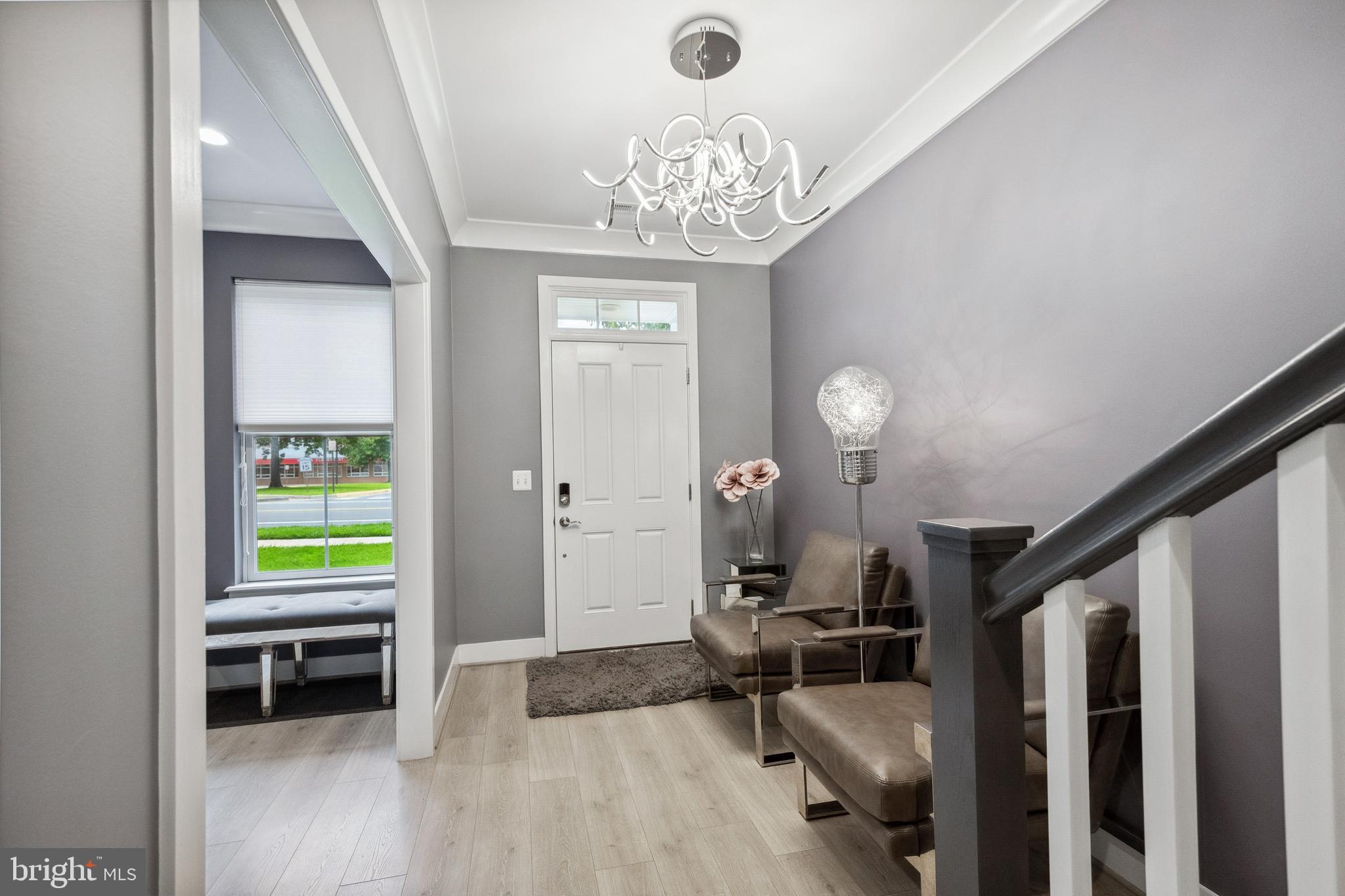 141 CENTER STREET S 6