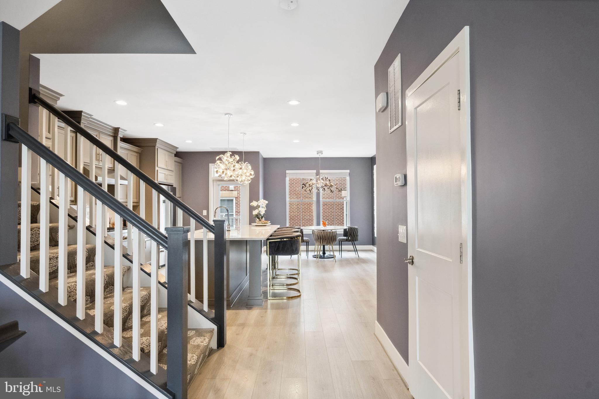 141 CENTER STREET S 6