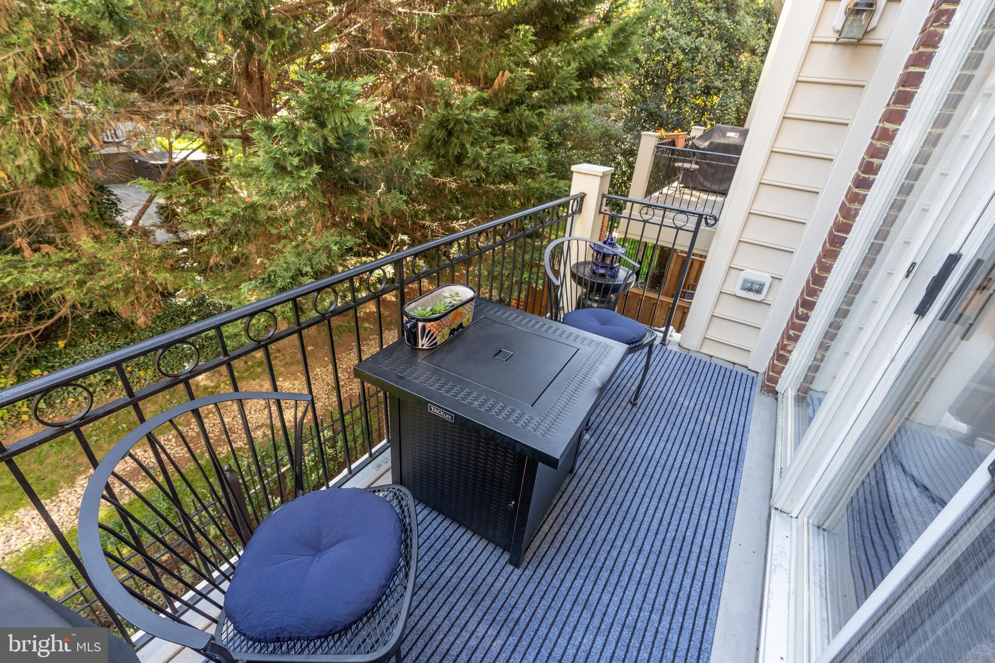 7486 CARRIAGE HILLS DRIVE