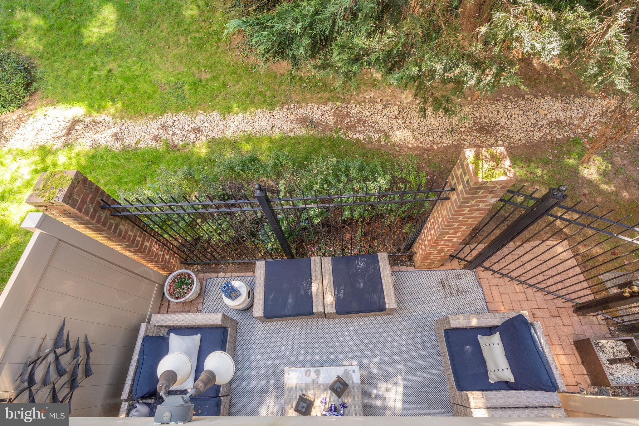 7486 CARRIAGE HILLS DRIVE