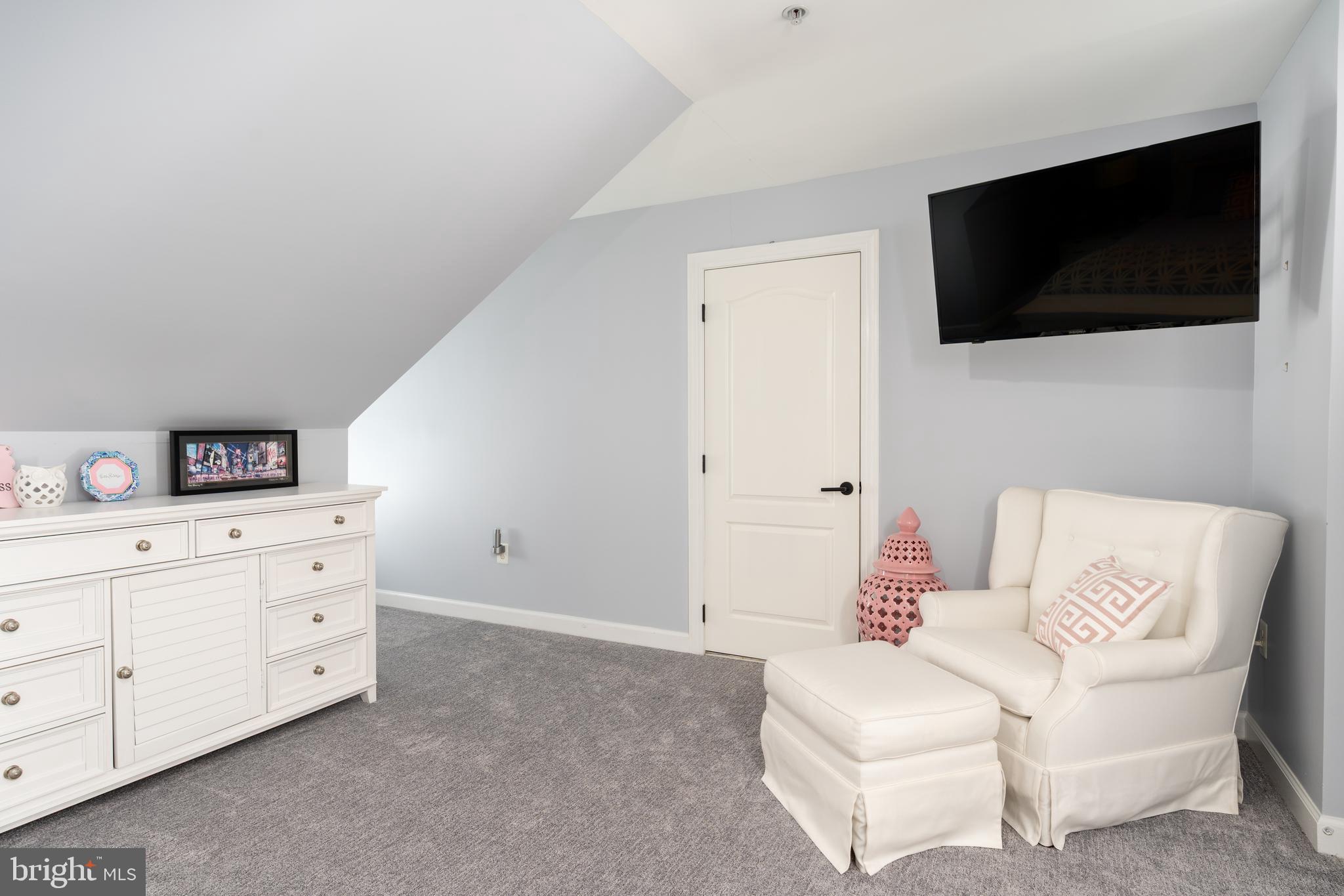 7486 CARRIAGE HILLS DRIVE