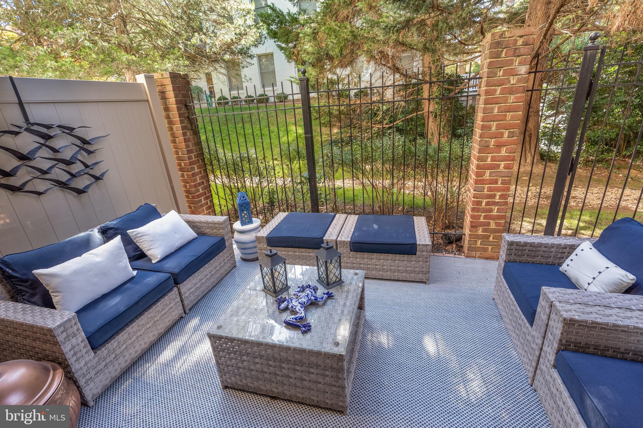 7486 CARRIAGE HILLS DRIVE