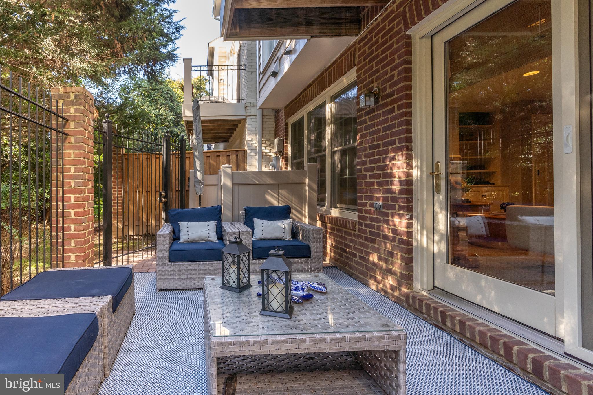 7486 CARRIAGE HILLS DRIVE