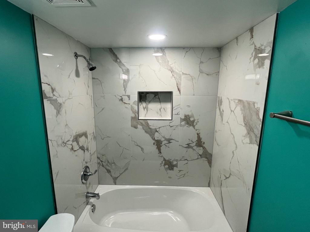 8607 VILLAGE WAY 07/8607F