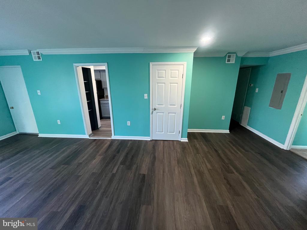 8607 VILLAGE WAY 07/8607F