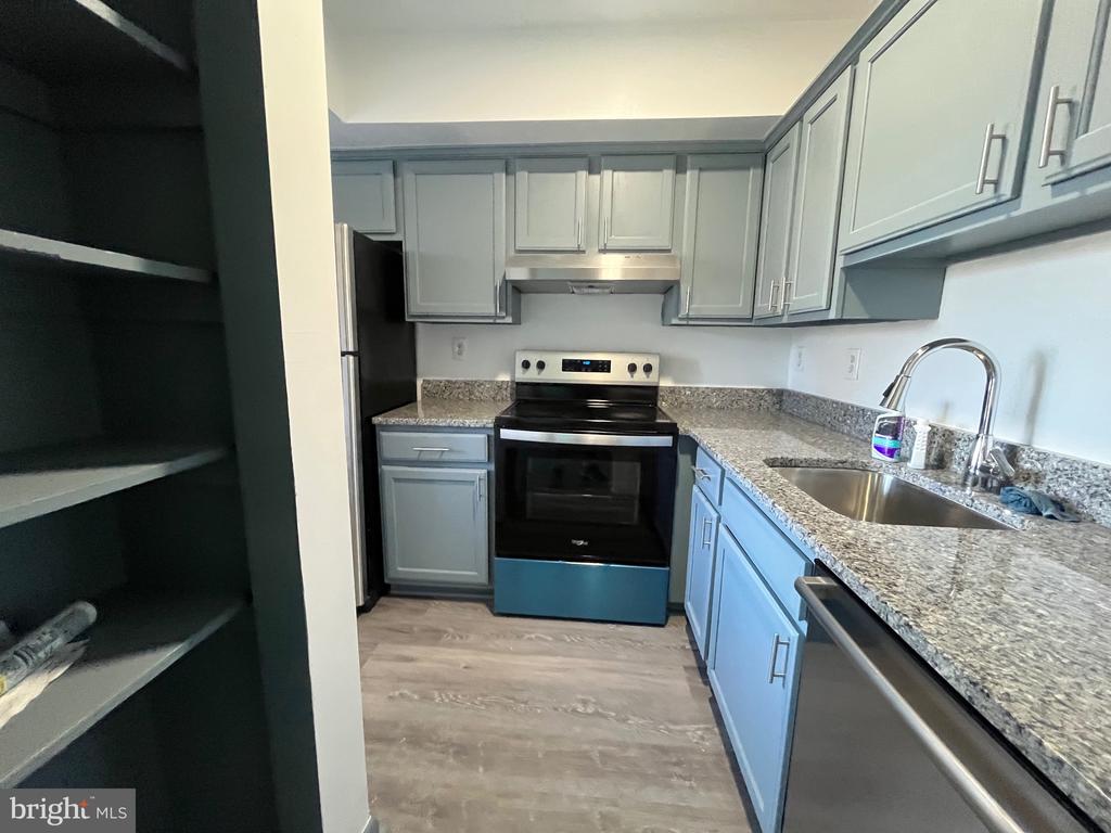 8607 VILLAGE WAY 07/8607F