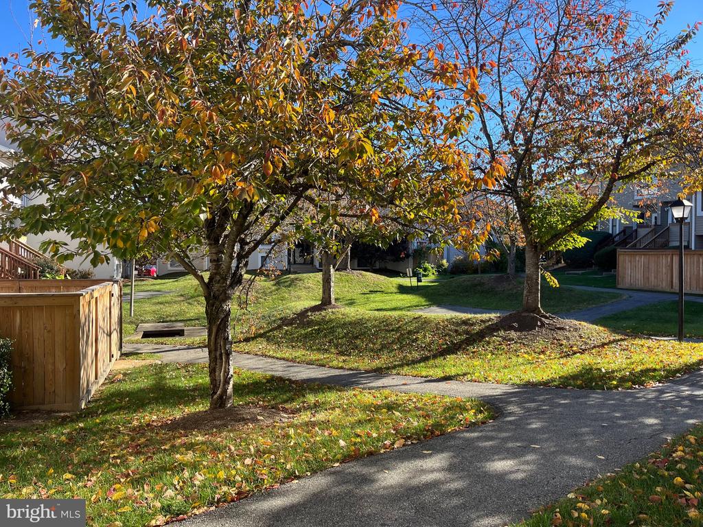 8607 VILLAGE WAY 07/8607F