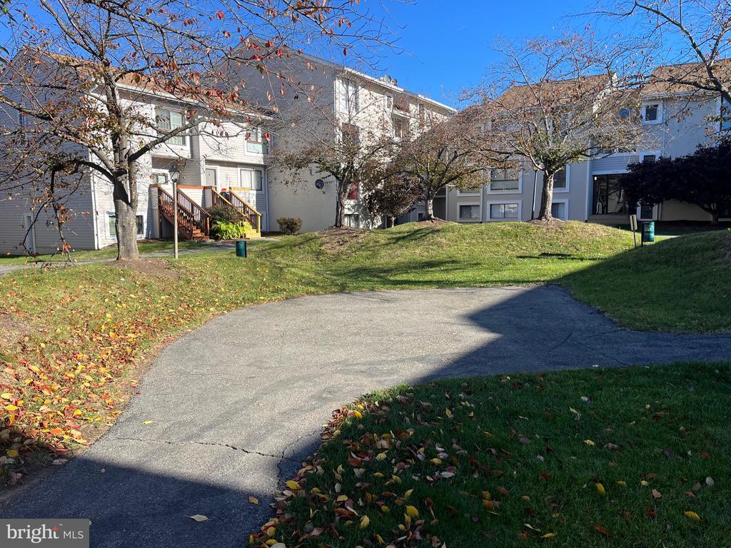 8607 VILLAGE WAY 07/8607F
