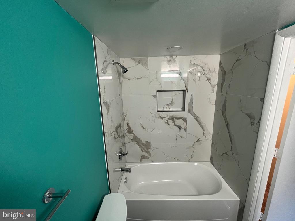 8607 VILLAGE WAY 07/8607F