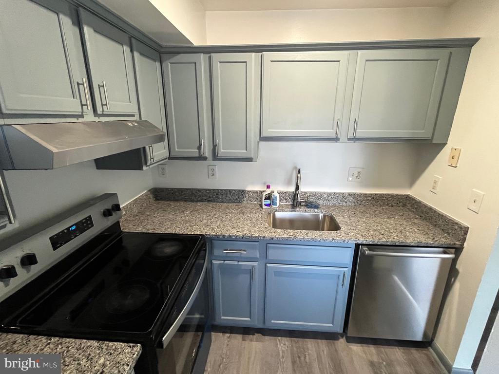 8607 VILLAGE WAY 07/8607F