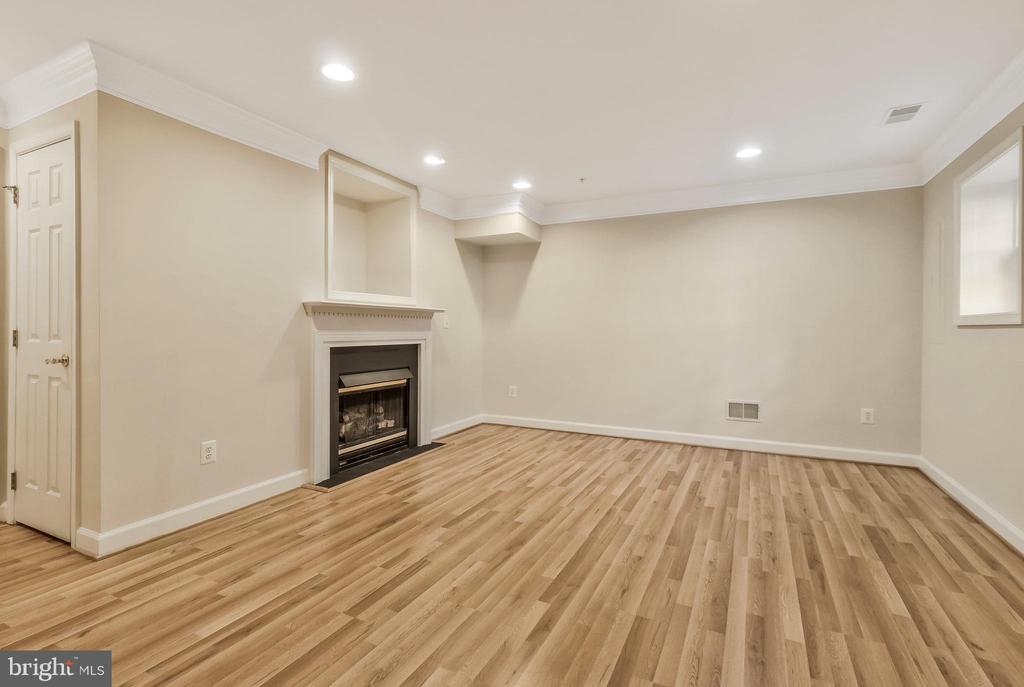 8847 ASHGROVE HOUSE LANE