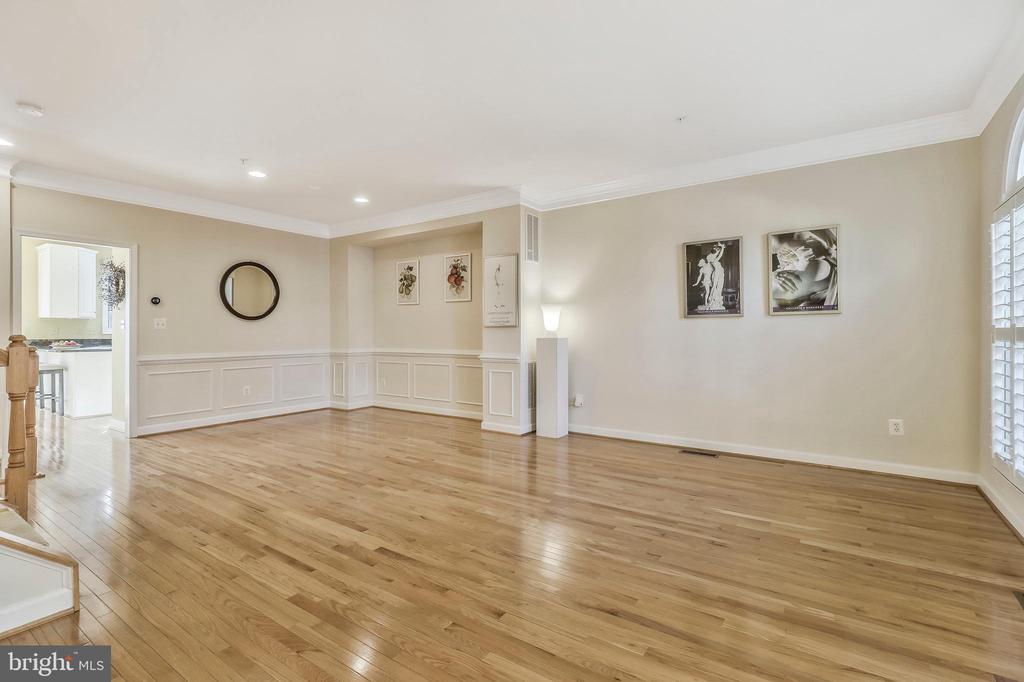 8847 ASHGROVE HOUSE LANE