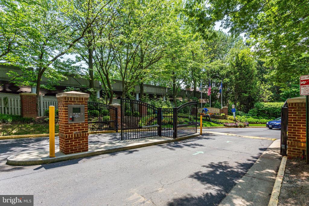 8847 ASHGROVE HOUSE LANE